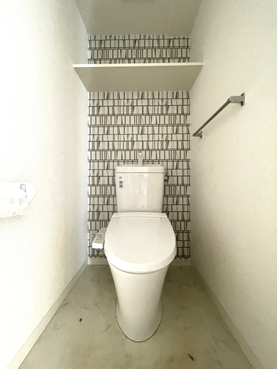 壁紙が素敵なトイレ。