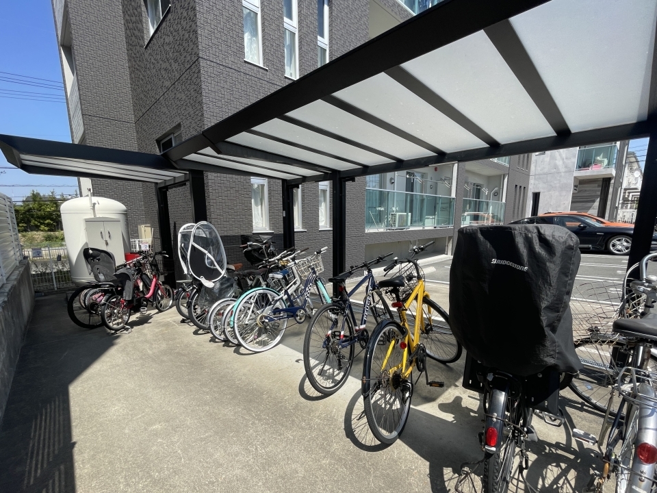 駐輪場はもちろん屋根付き！