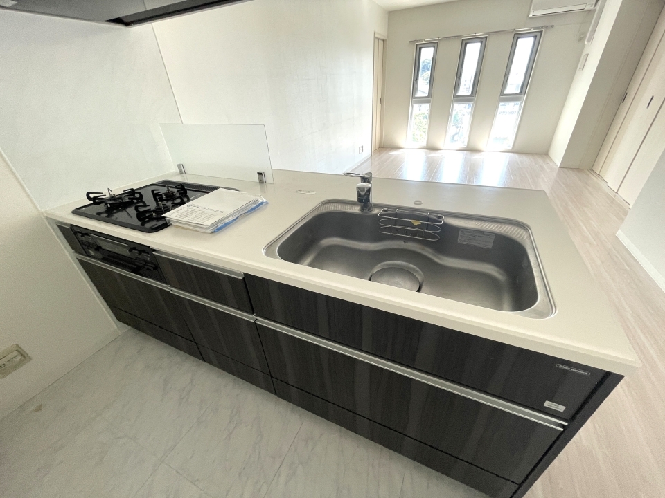 人気の対面式カウンターキッチン！　広々シンクにシステムキッチン♪