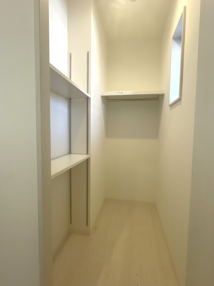 玄関にはさらに収納が！大きい荷物はここに仕舞いましょう