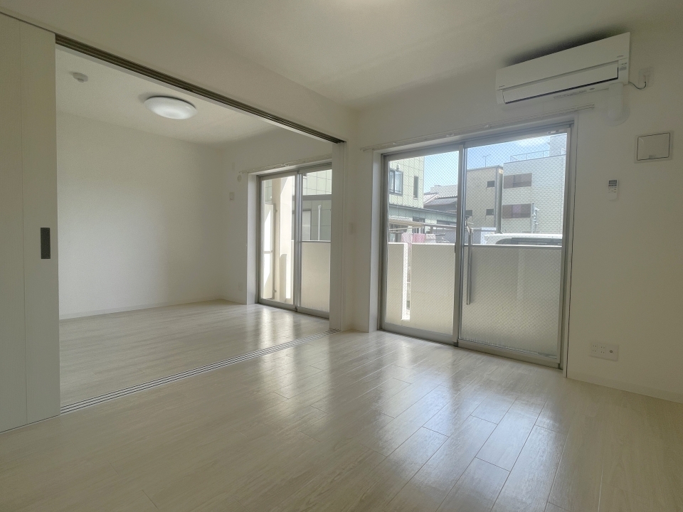 2つの部屋を繋げると広々14.8帖の空間になります