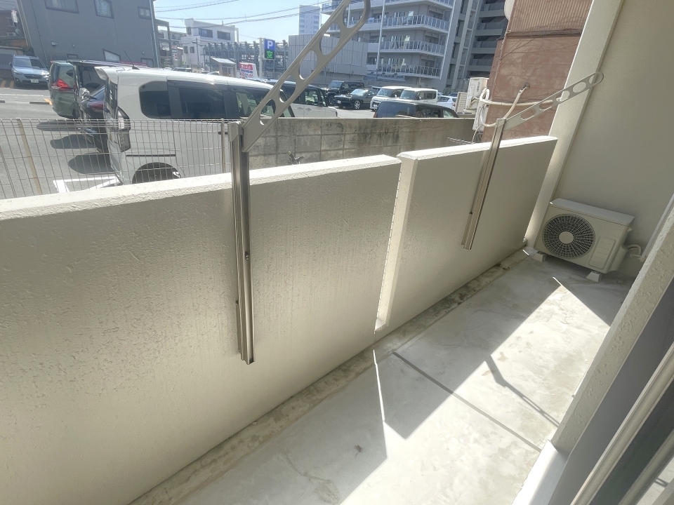 バルコニー。目の前が道路ではないので目線も気になりません