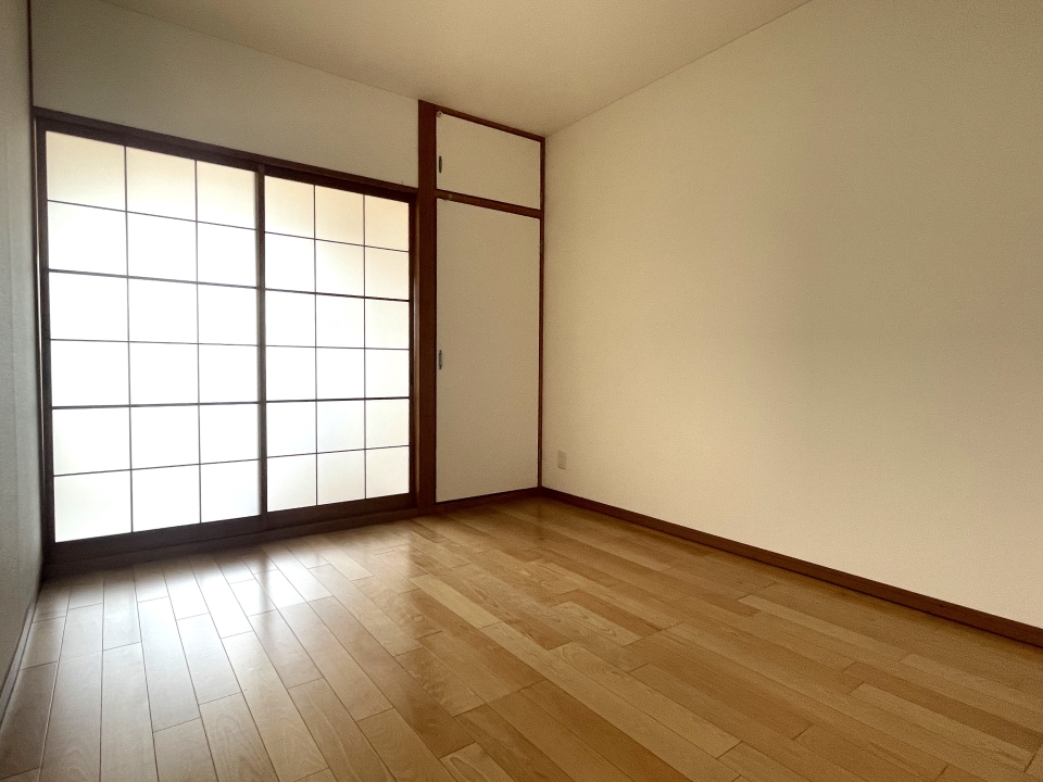 寝室にピッタリな6帖洋室。