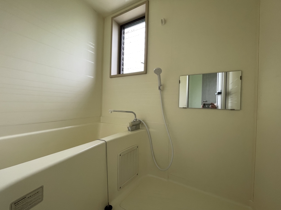 お風呂にも窓があるのはうれしいですね。