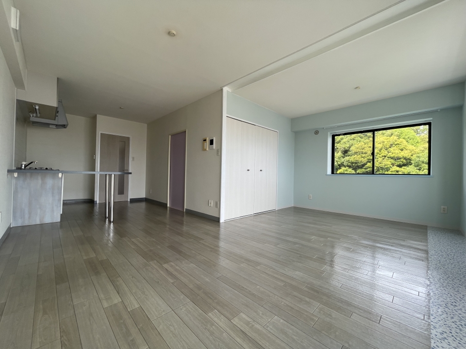 腰窓からは森の借景