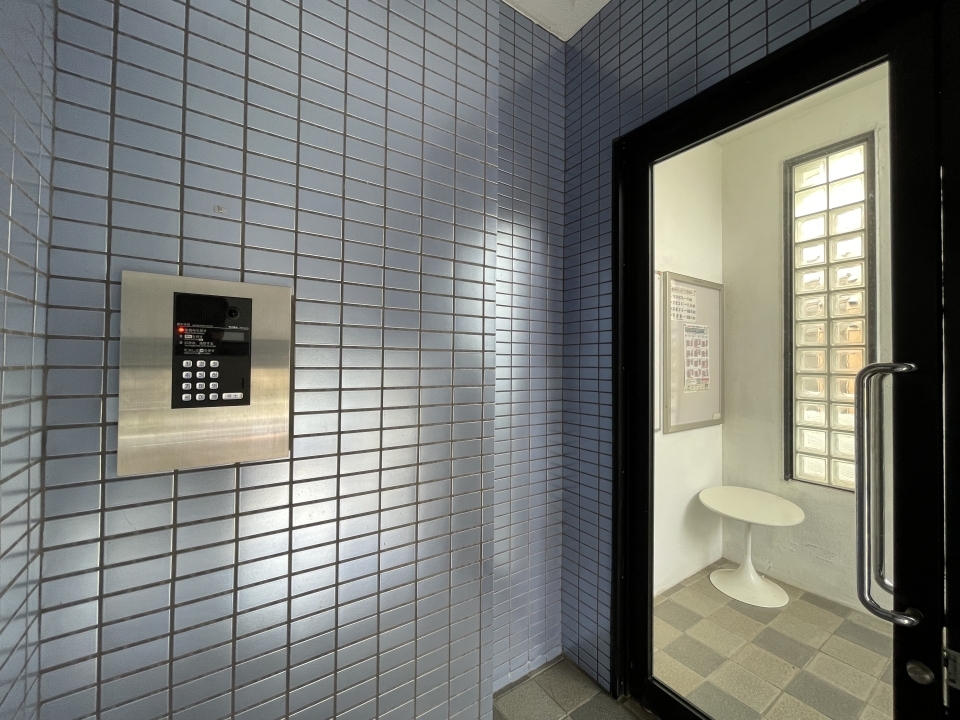 1階のエントランスはオートロックで防犯体制もGOOD