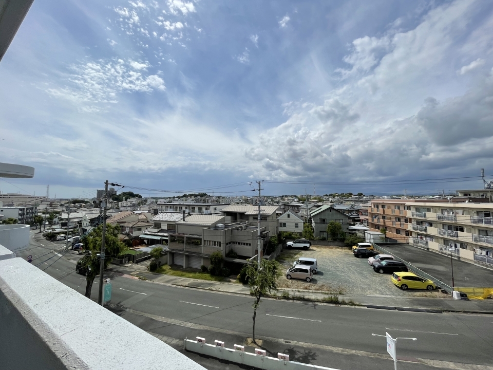 廊下側の眺望もいいですよ。