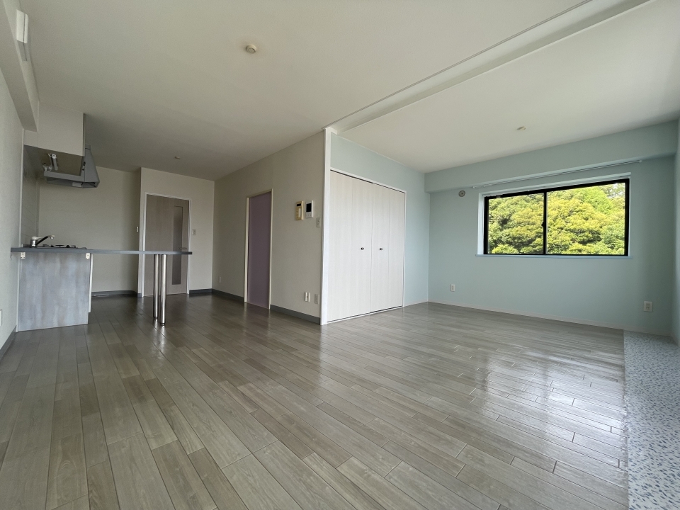 腰窓からは森の借景