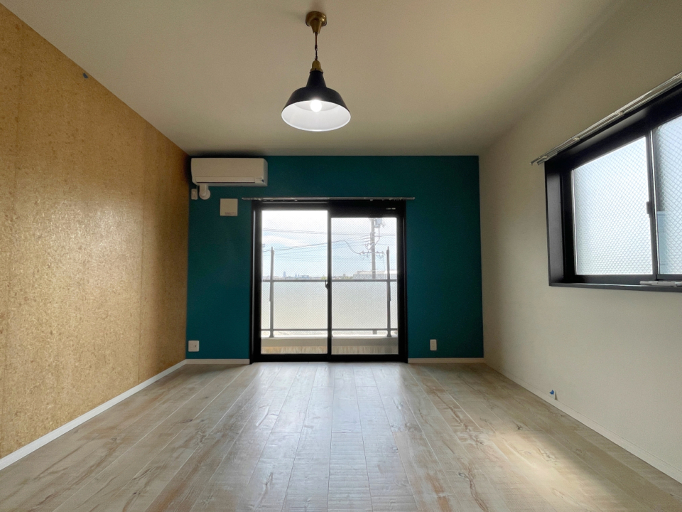 お部屋のテーマは「CALIFORNIA SWELL」。西海岸のような自由と自然、そしてそのラフさを楽しむことができるデザインスタイル