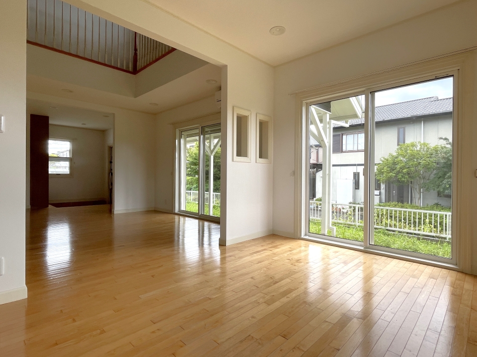 窓が多くて明るい！開放感もあります！