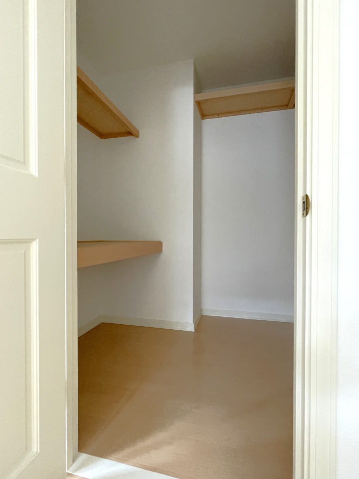 ウォークインクローゼット付で、安心の収納力です。