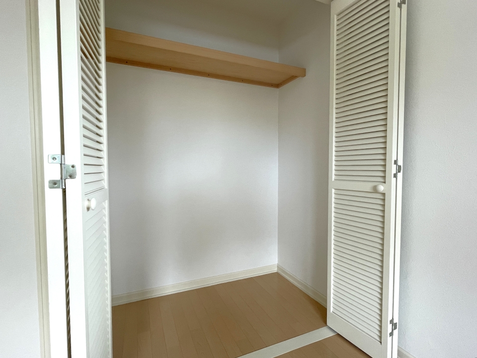 WICの他にハンガーパイプ付きクローゼットまで！よく使うものはこちらに。