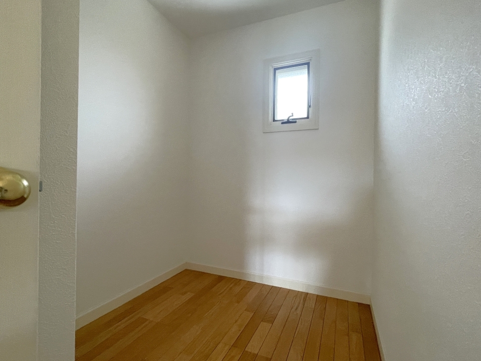 2つめの納戸。こちらも窓付き！