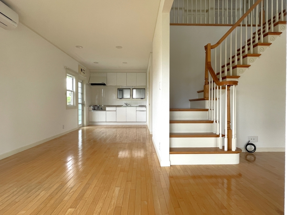 LDKの真ん中にあるのは存在感抜群の階段です