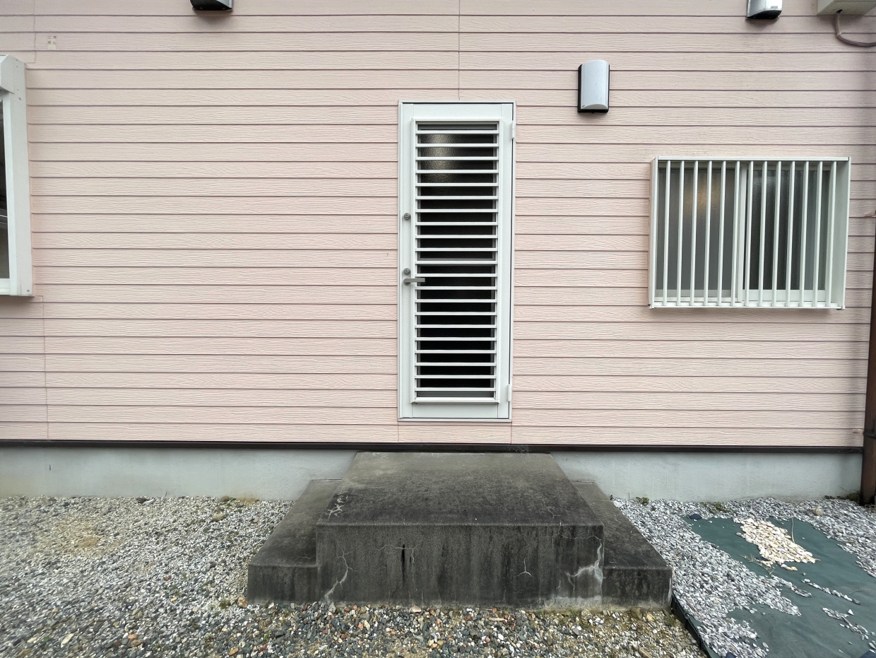 勝手口からも室内に入れますよ