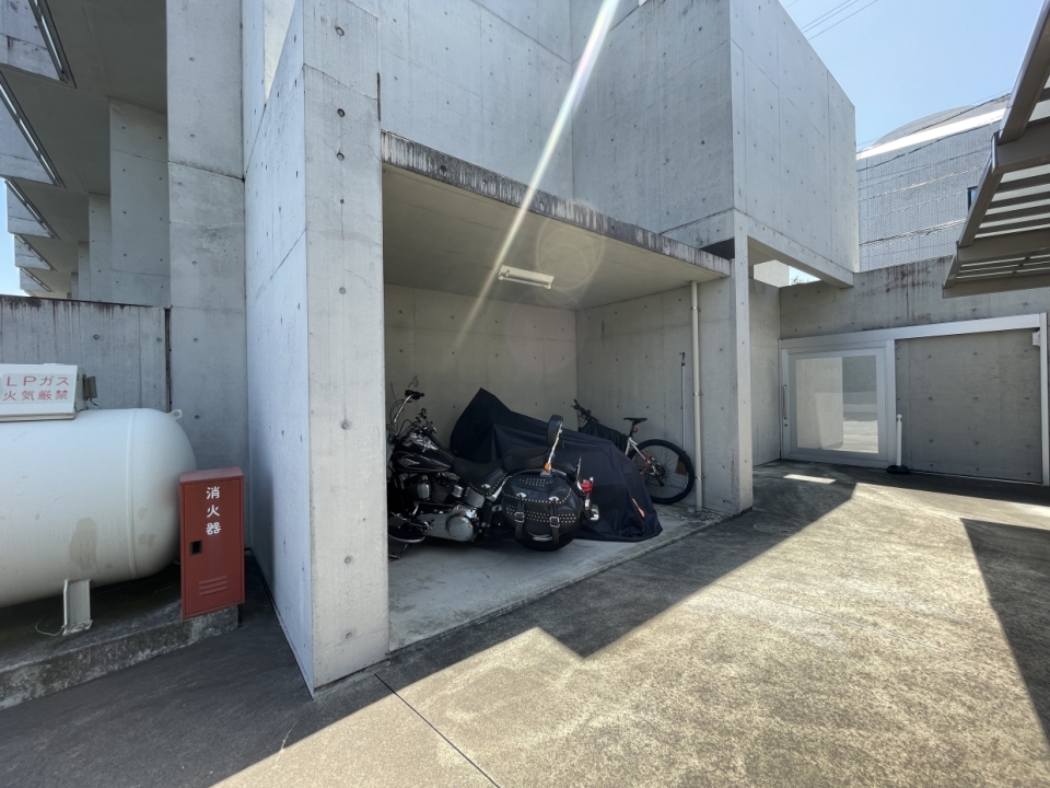 オートロック付きのバイク置場も！