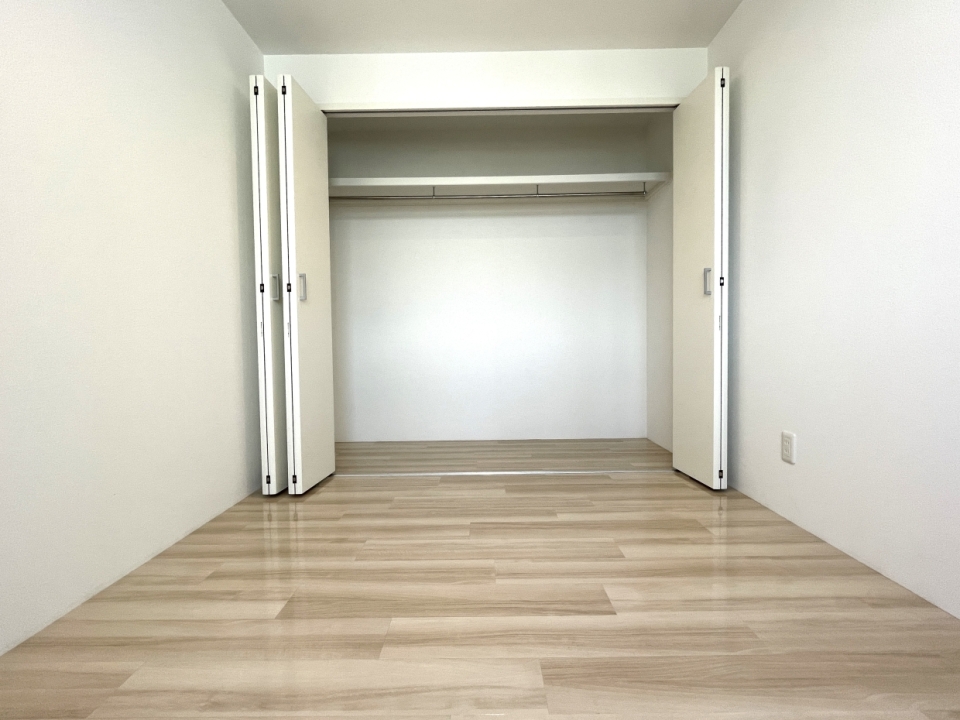 壁一面のクローゼット