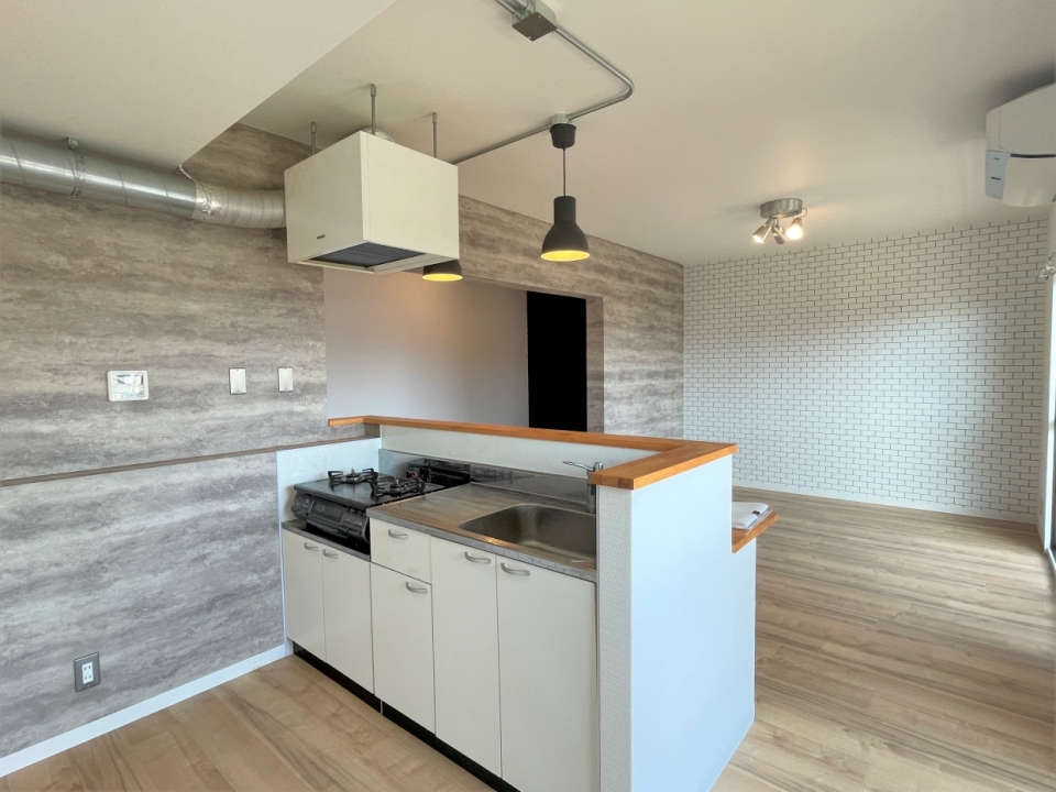 カウンターキッチンで会話を楽しみながら料理をすることができます