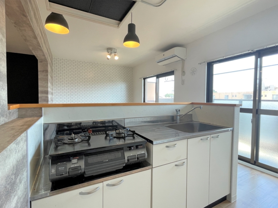 キッチン自体はレトロさが残ります