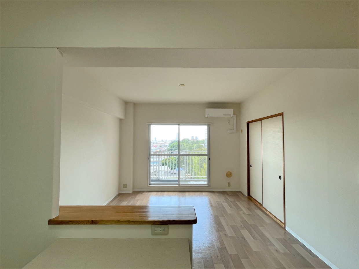 キッチンからも窓の景色を見渡せます