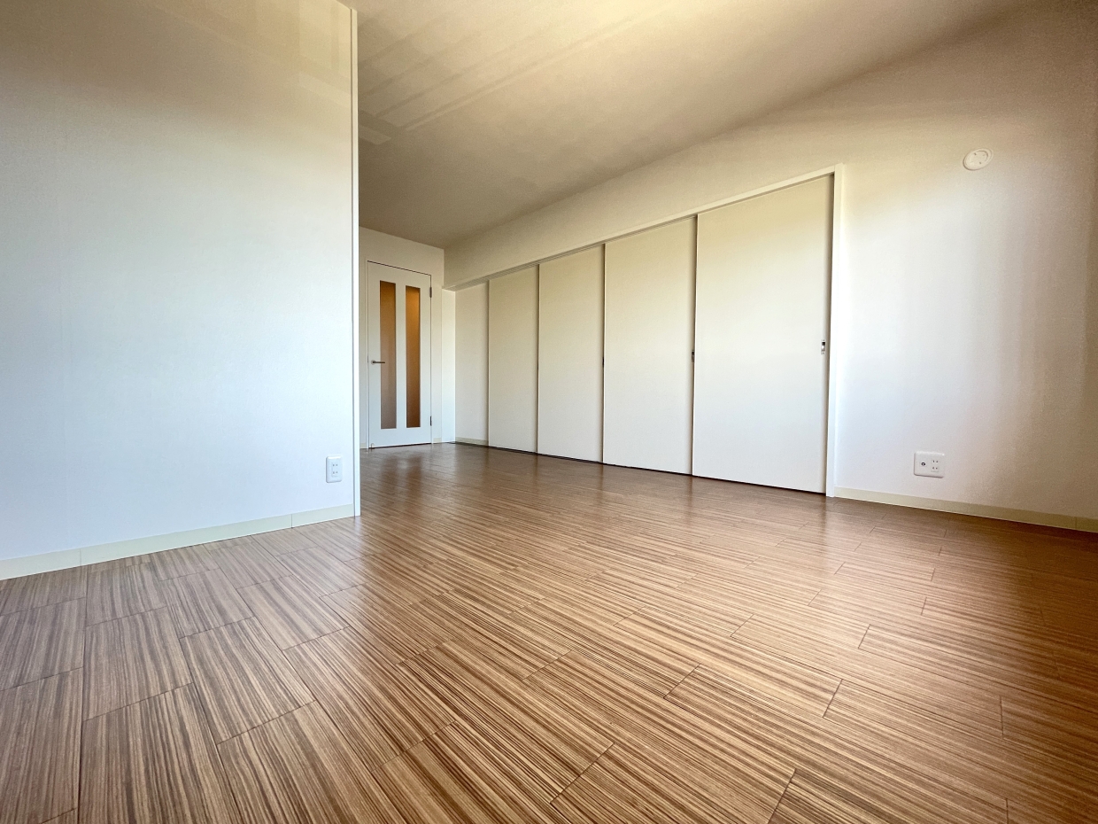 12帖のLDKは、陽当たりが良く明るい♪