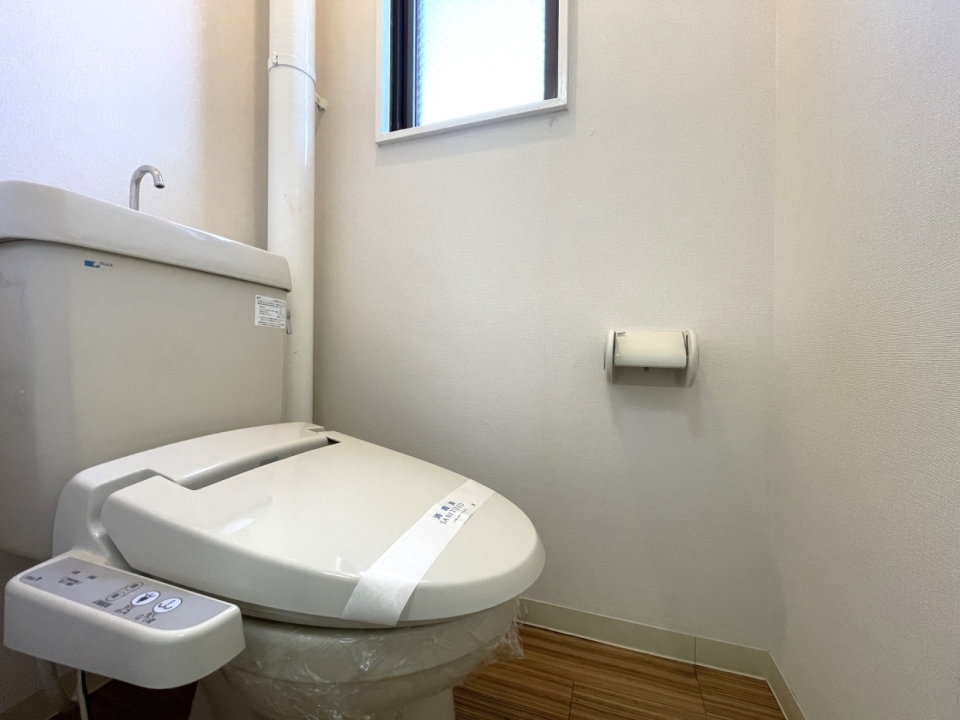 トイレには小窓が。