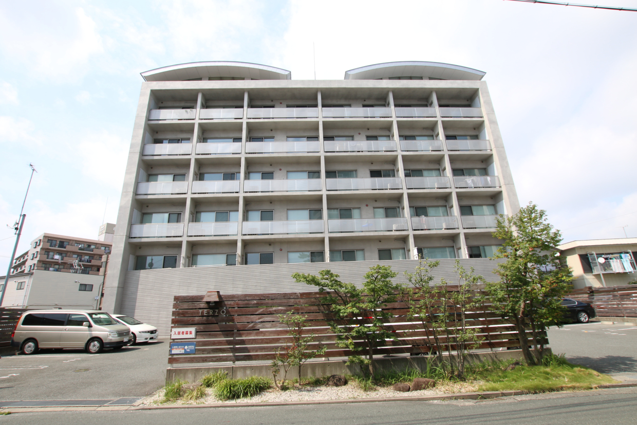 コンクリート打ちっぱなしデザインマンション。