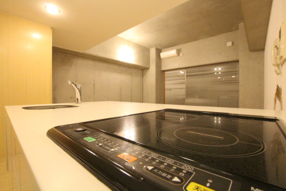 IHの開放的なキッチン。