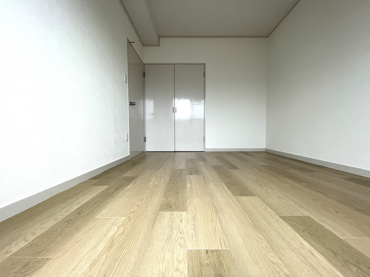 こちらは北側の洋室。