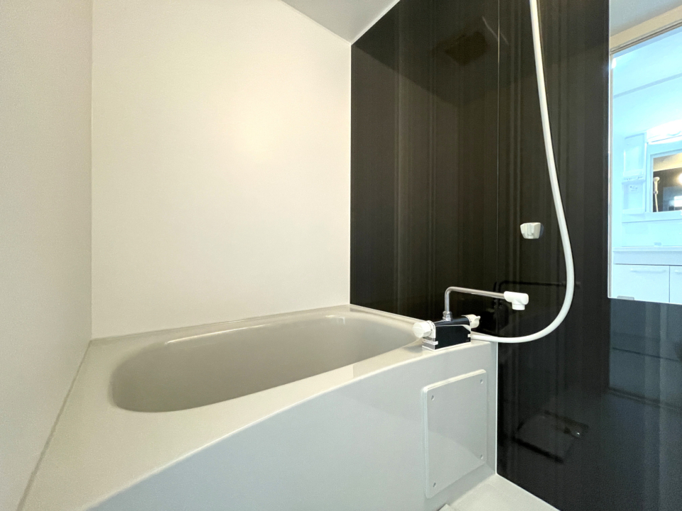 お風呂はシックな感じ