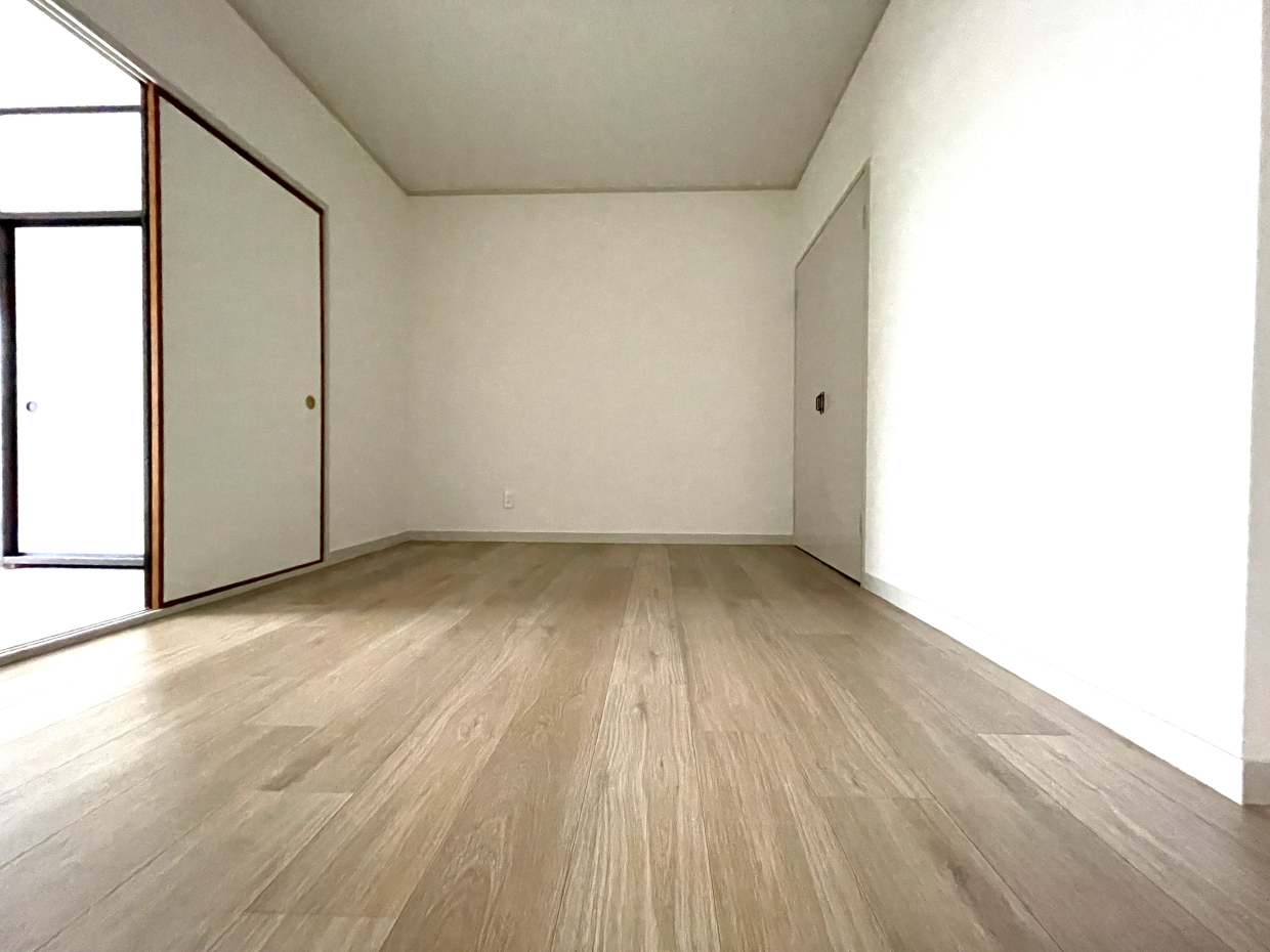 リビングと和室が隣接している洋室。