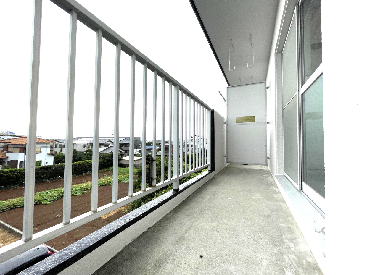 南側ベランダは日当たりも良好で広い