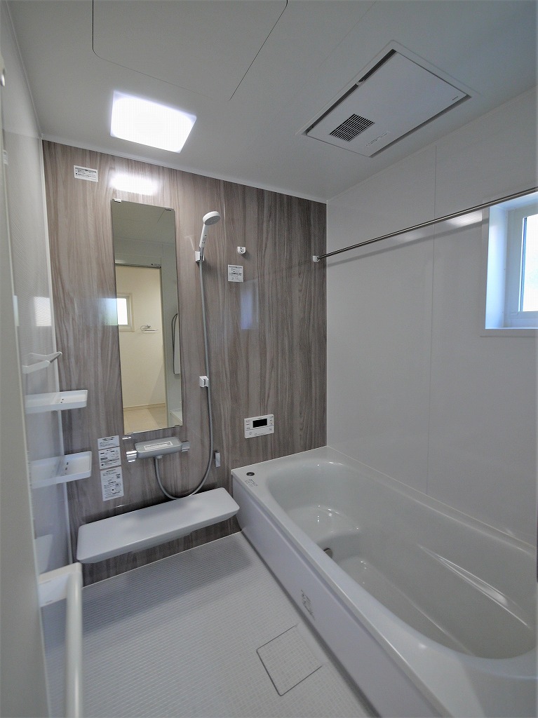 1坪広々。お子様たちと一緒にお風呂に浸かろう！