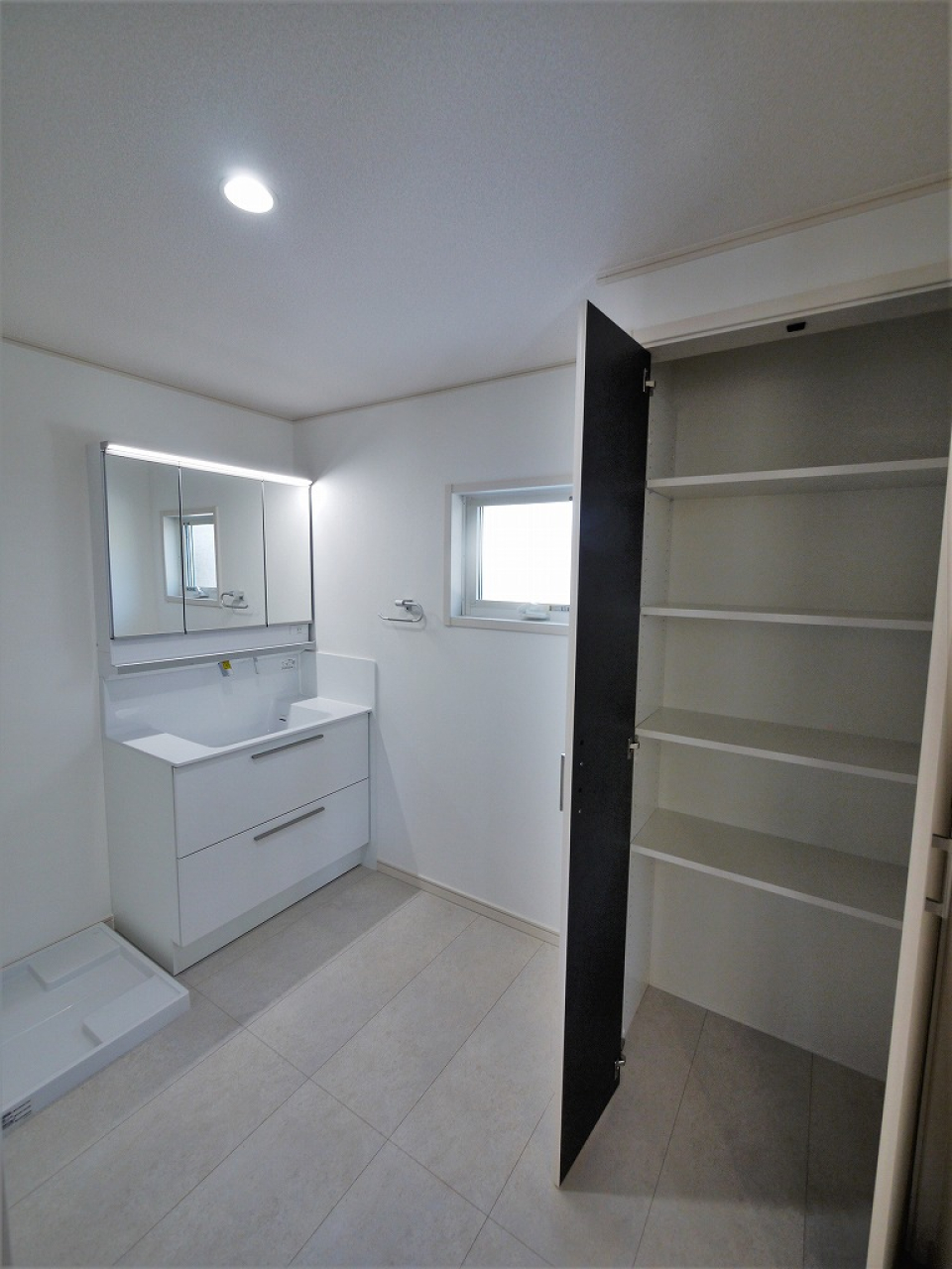 キッチンからアクセルできる家事動線を考えた造り。