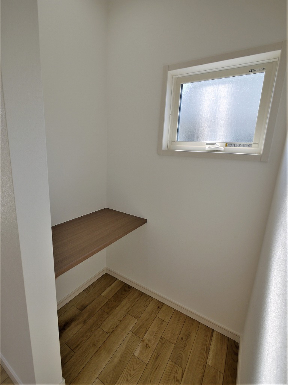 リビング横の作業カウンター。宿題も仕事も！