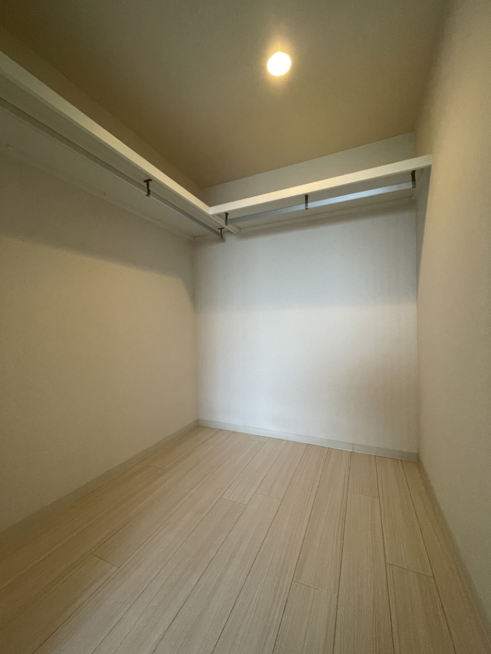 家族分の収納ができる広さのウォークイン