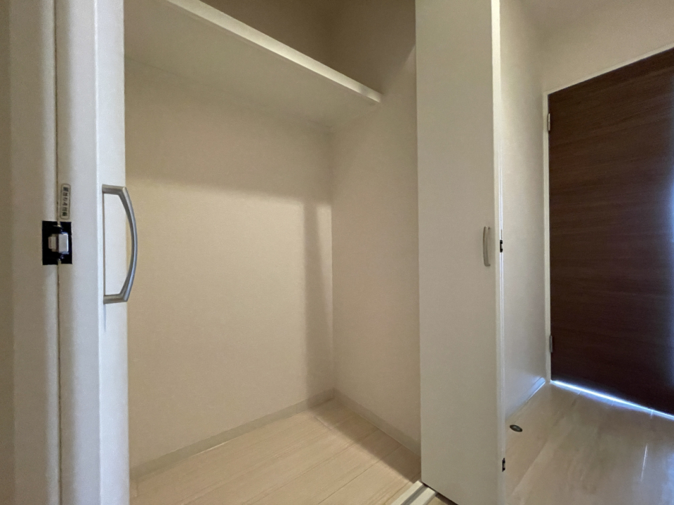 廊下にもクローゼットあります