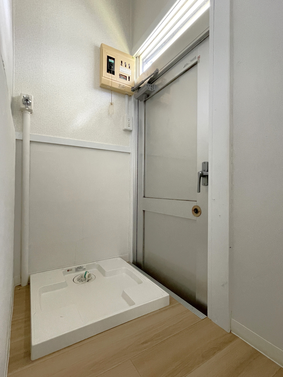キッチン隣には洗濯機置き場
