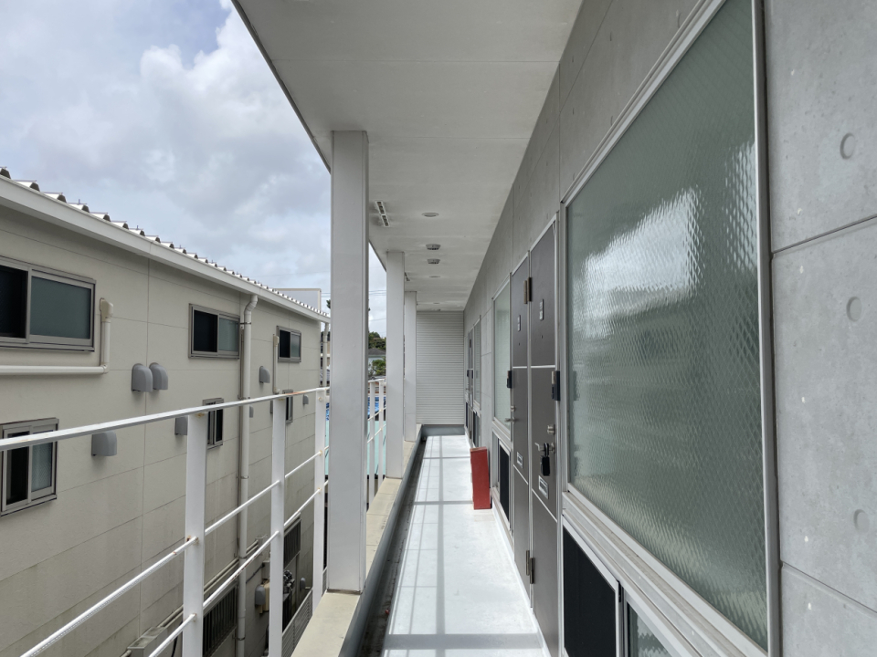 お部屋までの外通路