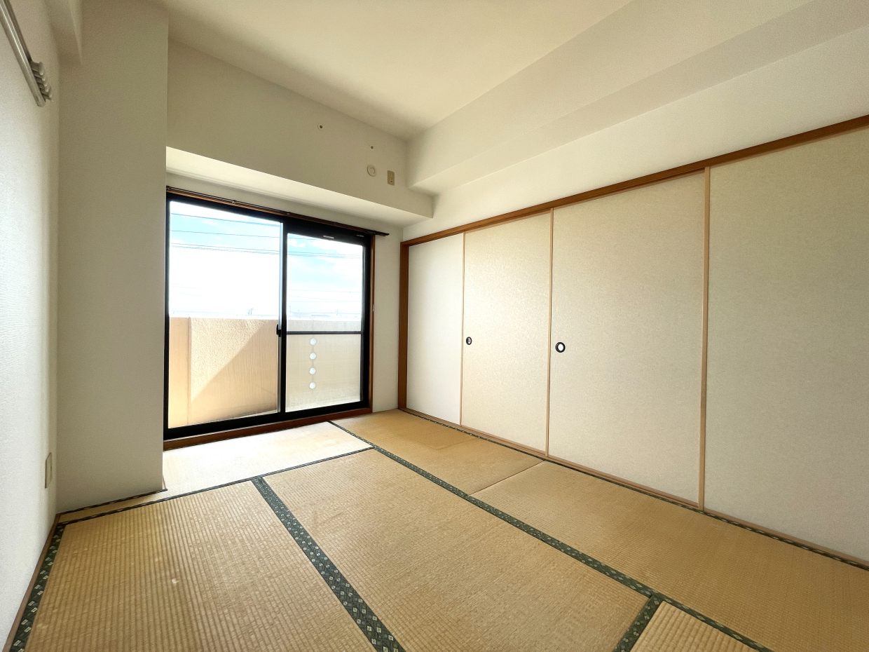 リビング隣　6.2帖和室