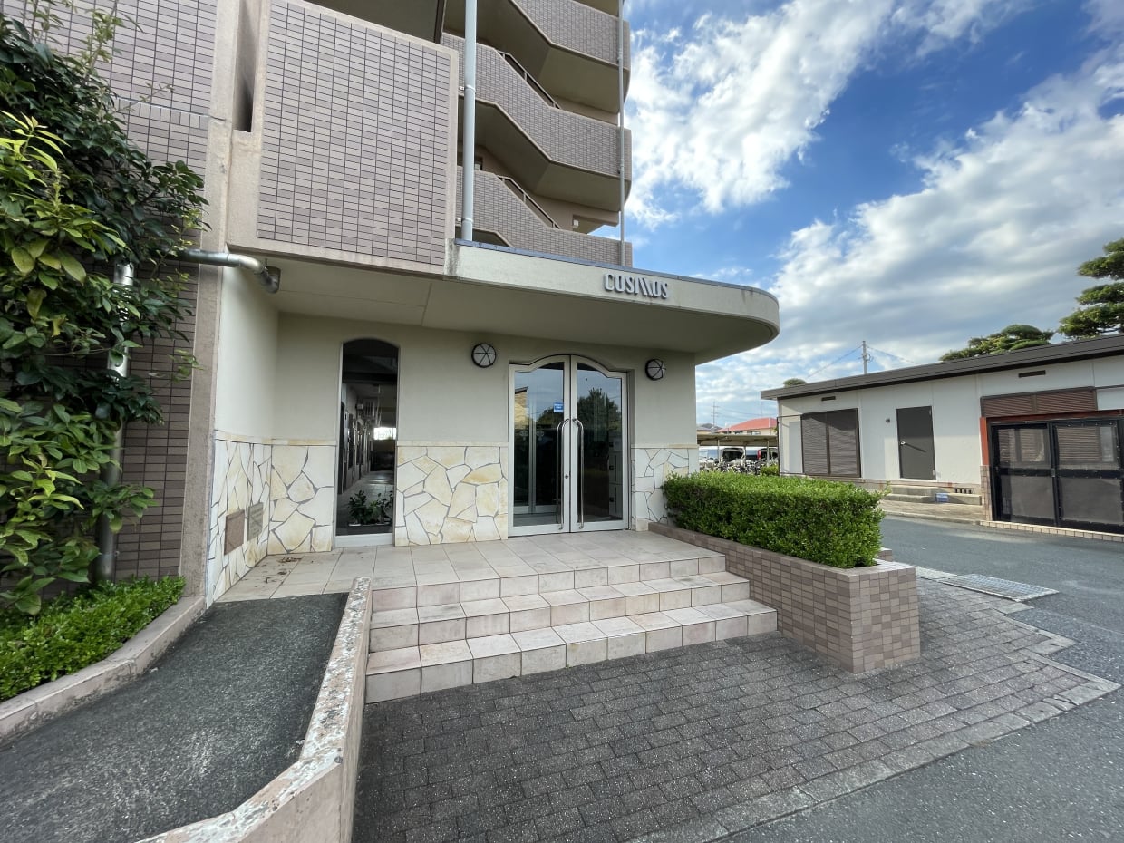 立派なエントランス