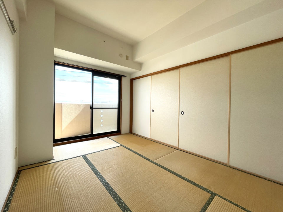 リビング隣　6.2帖和室