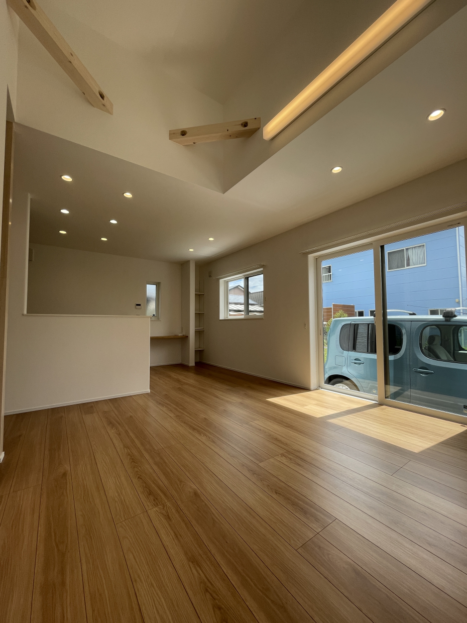 明るく天井も高いので解放感があります