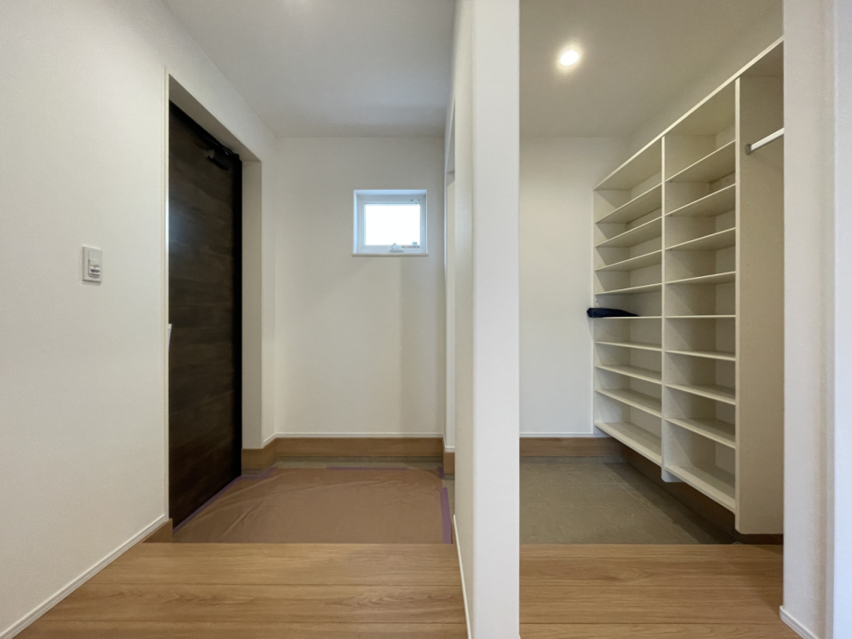 玄関の踊り場も広い！！