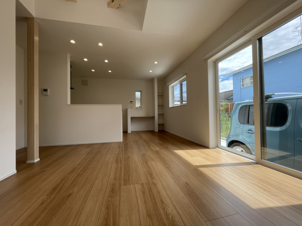 明るいリビングは16.6帖の広さ