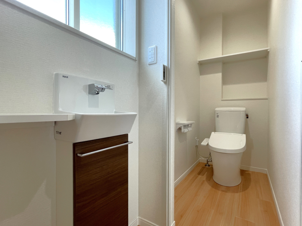 トイレを出たら手洗いが付いています。