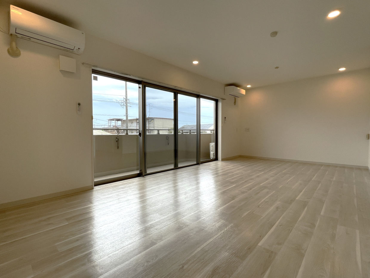 大きな掃き出し窓からの日当たりも良好