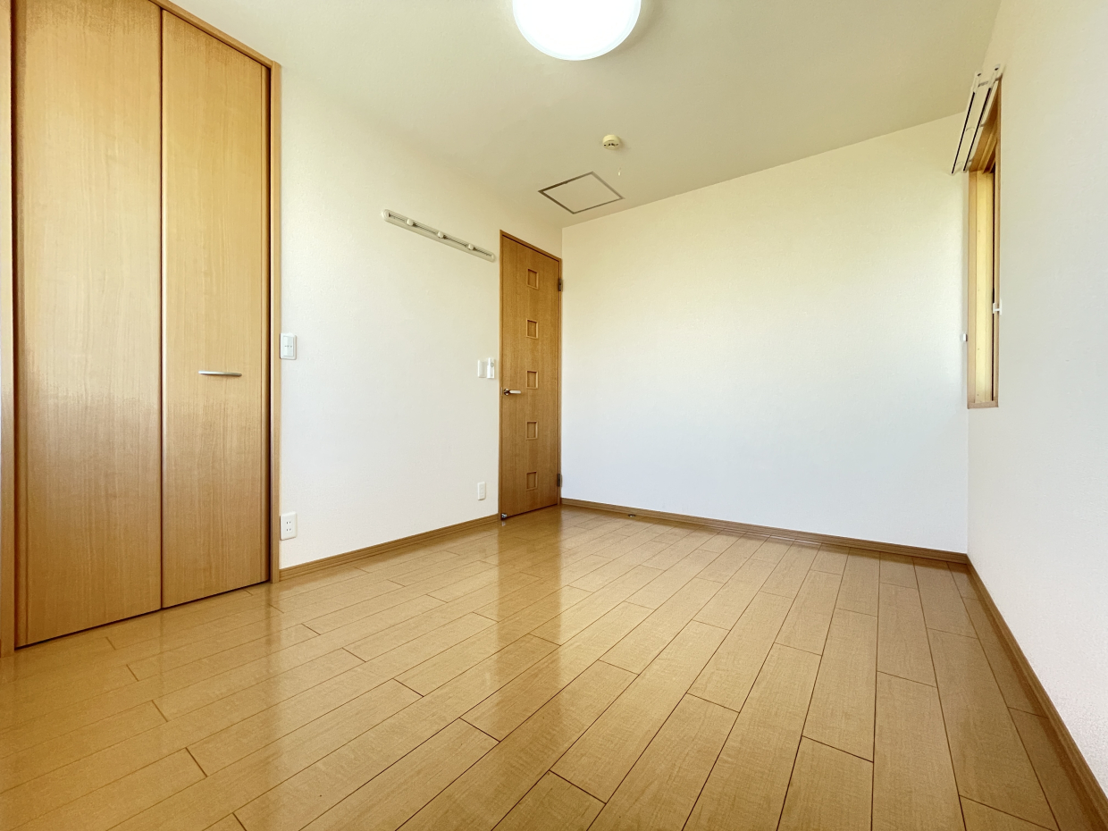 北側の洋室も明るさがあります