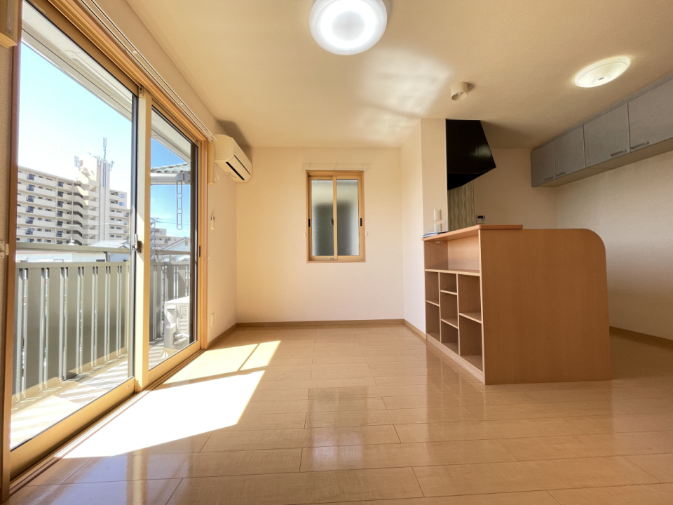 周りに遮るものがないので風も入ります