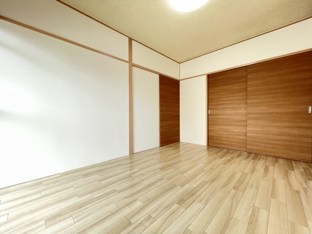 西側の洋室は6帖